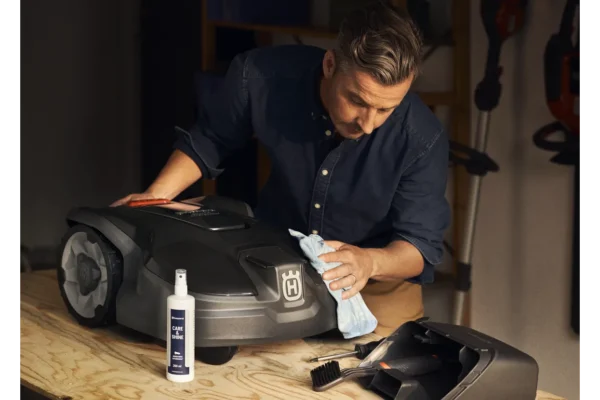 Κιτ καθαρισμού και συντήρησης Automower® HUSQVARNA. - Image 2